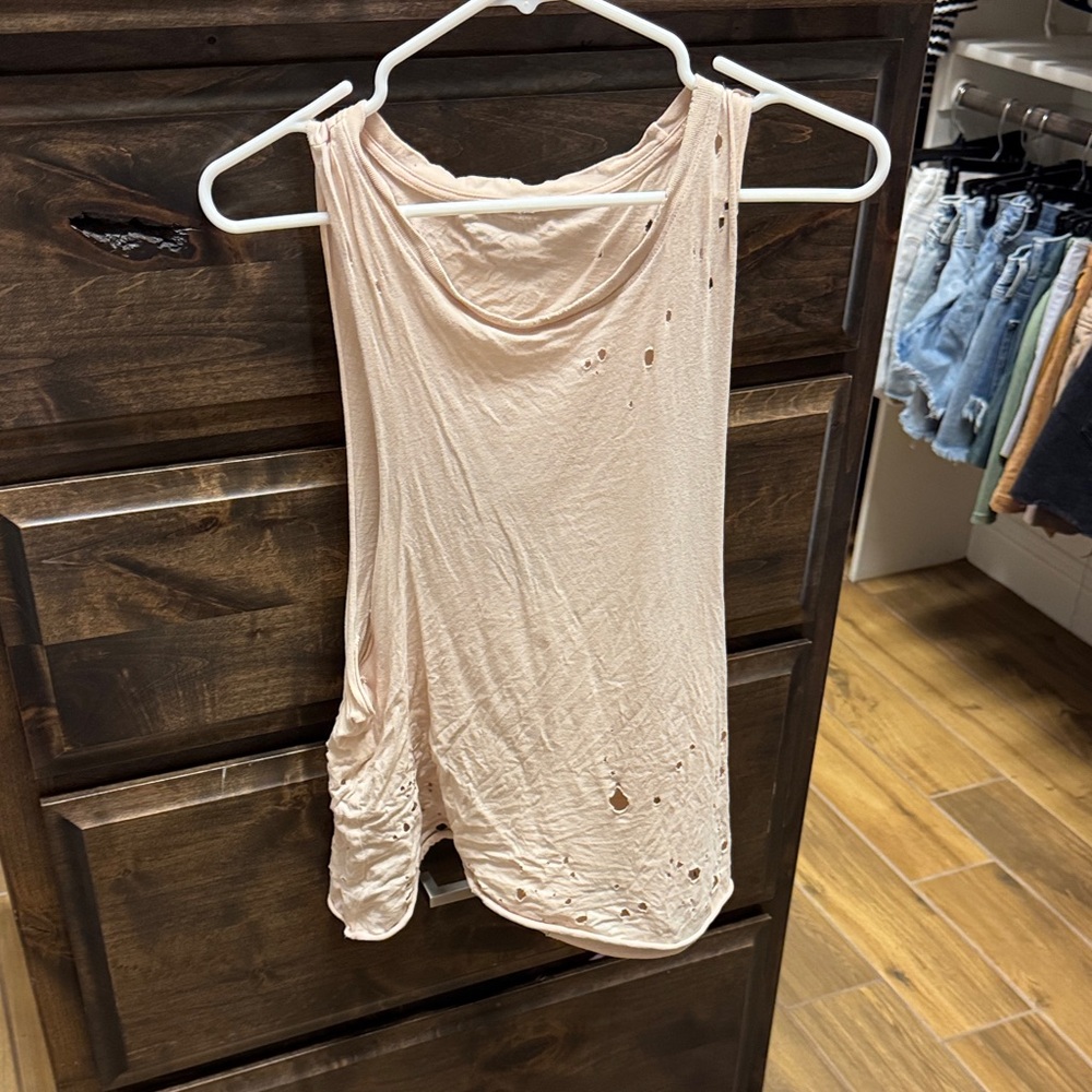 ALO YOGA Women's Sleeveless Distressed Top - pale pink
